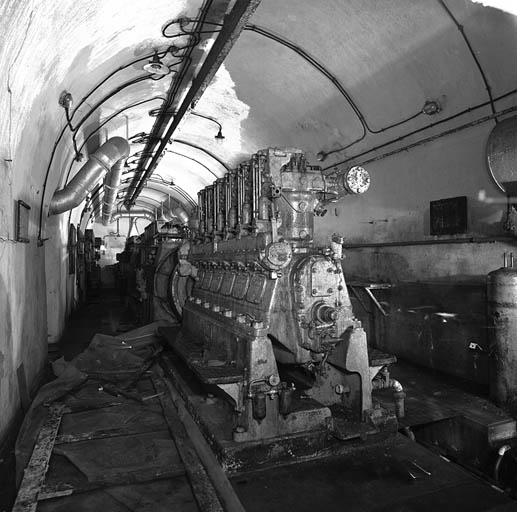 Centrale électrique. Vue prise de la galerie principale de l'ouvrage.