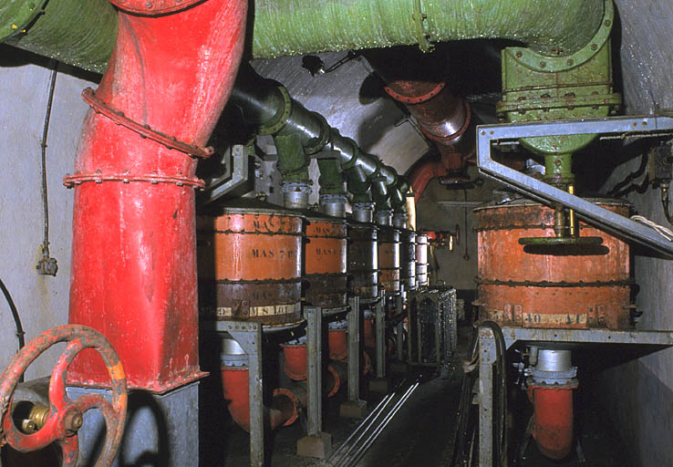 Salle de neutralisation de l'ouvrage. Les batteries de filtre.