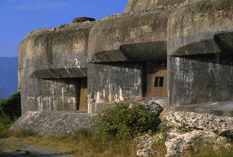 Bloc 5 (casemate Valdeblore). Vue rapprochée de la façade vue du nord.