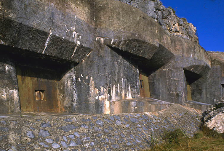 Bloc 5 (casemate Valdeblore). Casemate cuirassée de 75-31. Vue extérieure.