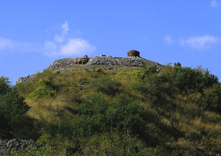 Ensemble du bloc 3 vu du nord-est. A gauche, la cloche JM. A droite, la cloche GFM observatoire auxiliaire.