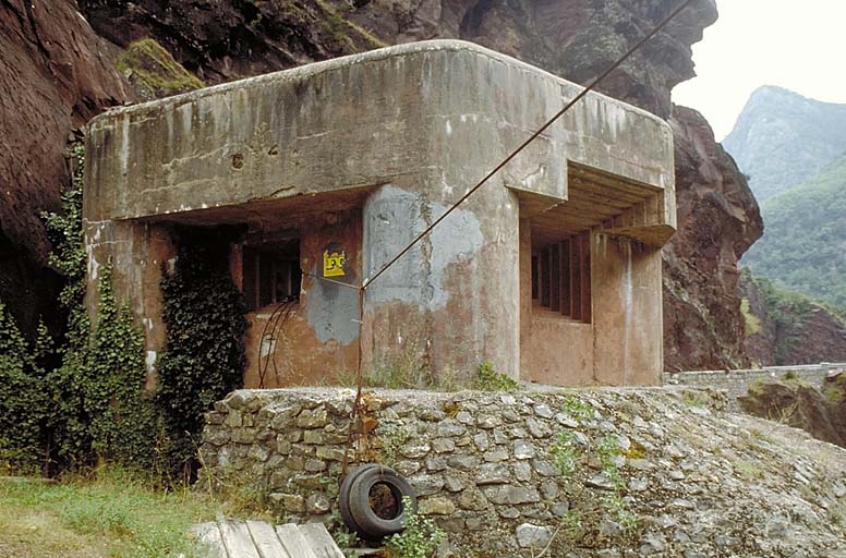 Casemate d'Abeliera (Rimplas). Vue avant droite.