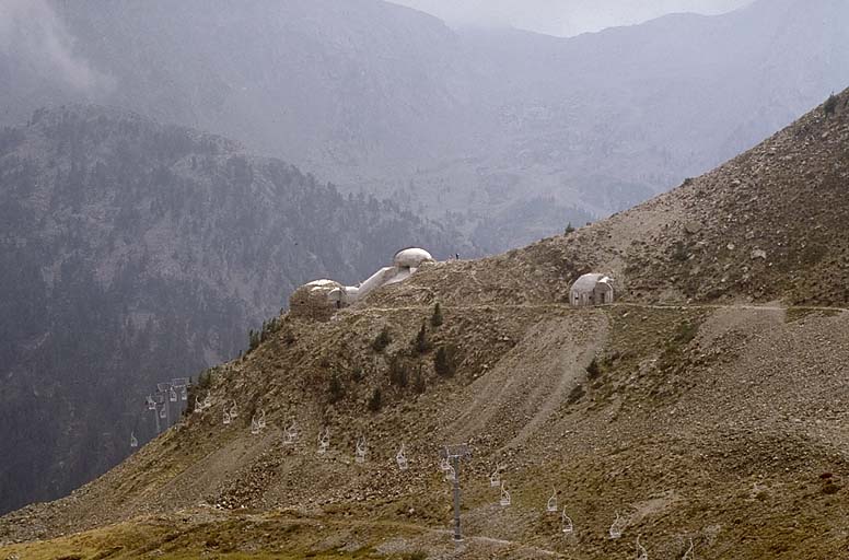 Ouvrages du col de la Lombarde. Ensemble de l'ouvrage 197, vue sur l'arrière gauche.