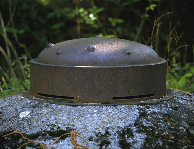 Ouvrage du Planet, cloche Saint-Jacques. ; Bloc observatoire. Cloche Saint-Jacques.