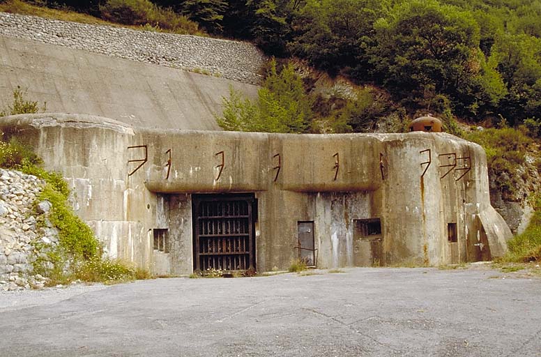 La Bollène-Vésubie, ouvrage de Flaut. ; Bloc 1 (entrée). Vue d'ensemble.