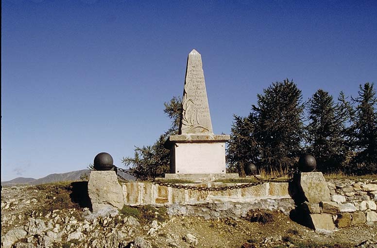 Monument commémoratif des combats de 1793 (élevé en 1901).