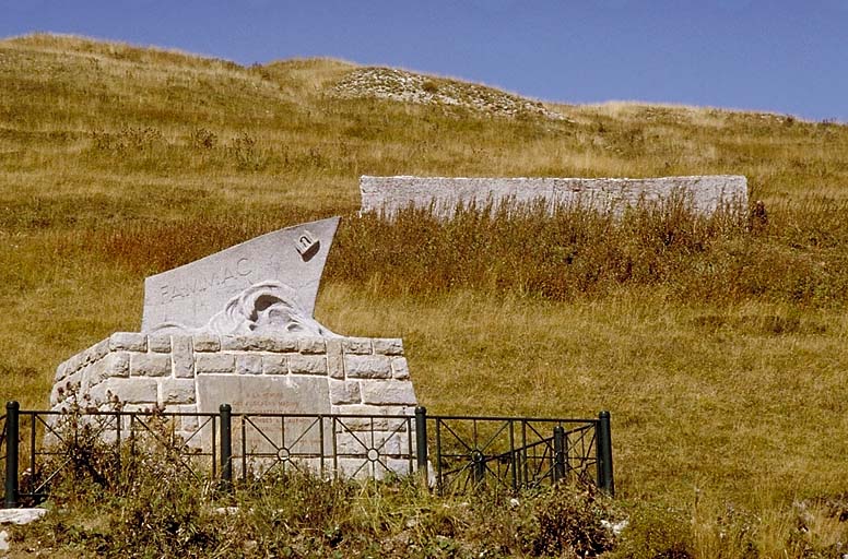 Monument commémoratif des combats d'avril 1945.