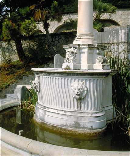 Monument ; fontaine Saint-Georges ou monument au Duc d'Albany