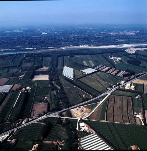 Vue aérienne avec le confluent du Coulon et de la Durance.