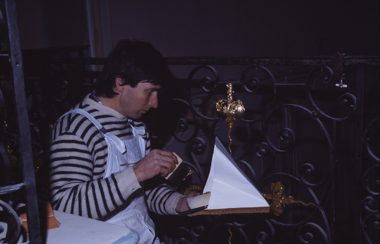 Garde-corps en cours de restauration.