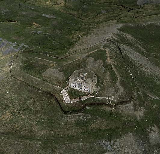 Vue aérienne de dessus de l'ouvrage.