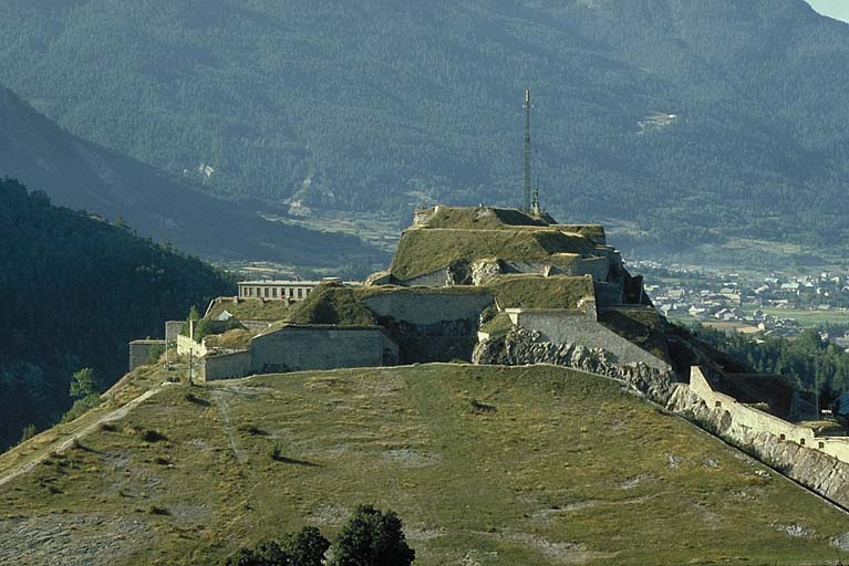 Le château vu des Salettes.