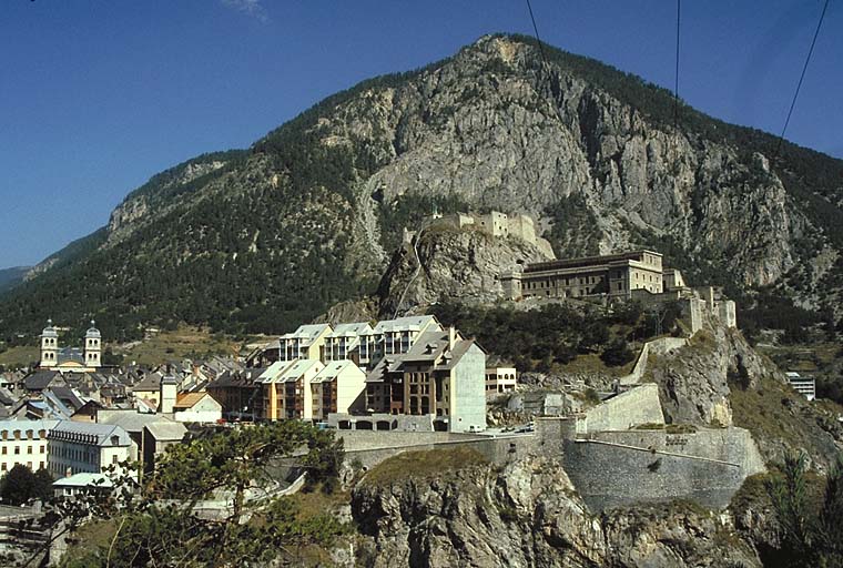 Caserne du château.