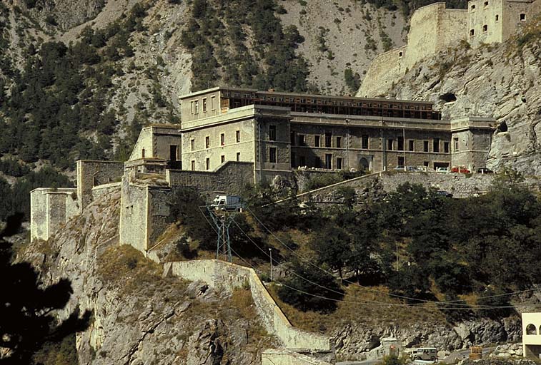 Caserne du château.