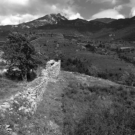 Vue d'ensemble prise de l'ouest.