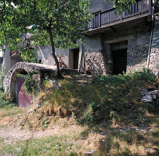 Village. Cellier n°4. Entrée.