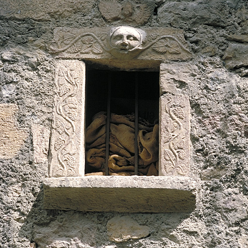 Façade ouest : la fenêtre, détail.