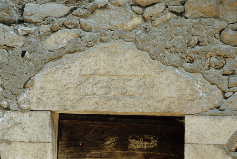 La porte ouest : le linteau, détail.