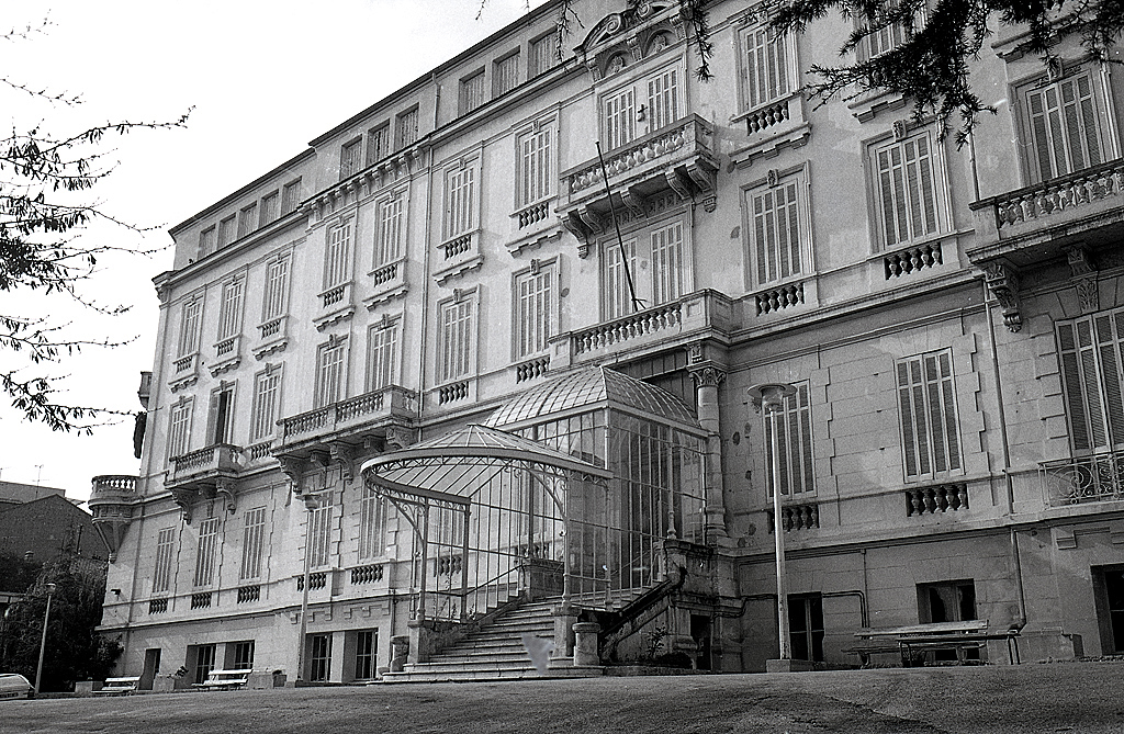 Façade sud. Entrée.