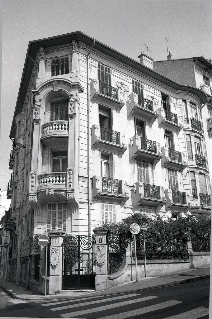 9, rue du Onze Novembre. Vue de volume prise du sud-ouest.