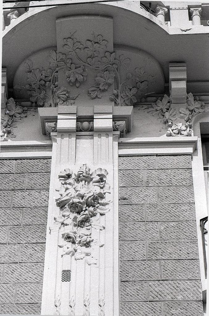 17, rue du Onze Novembre. Façade sud. Un pilastre.