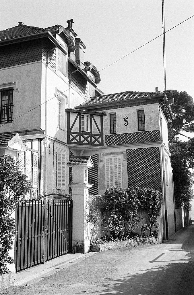 La villa les Alcyons. Vue partielle prise du nord-ouest.