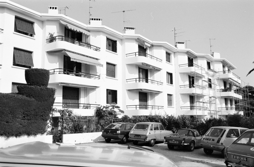 Façade ouest. Vue d'ensemble.