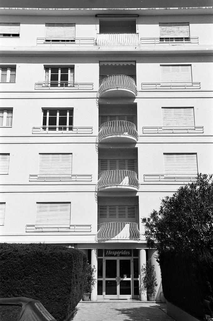 Façade antérieure ouest. Travée centrale.