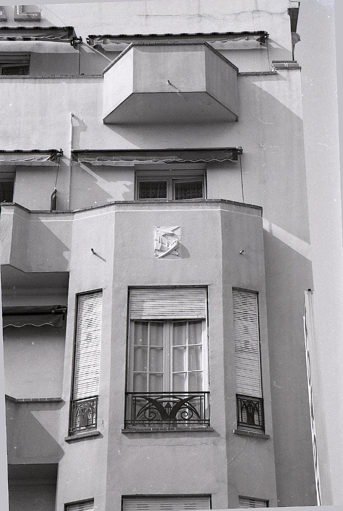 Façade sud. 4e et 5e niveaux. 4e travée.