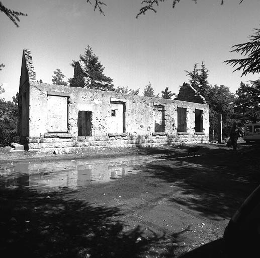 Bâtiment du temps de paix.