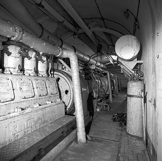 Centrale électrique. Vue d'enfilade vers l'entrée.