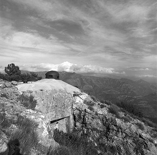 Bloc 7. Vue d'enfilade prise de la droite.