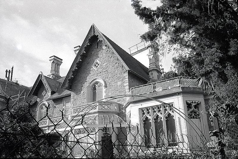 Façade sud sur le jardin, vue de volume.