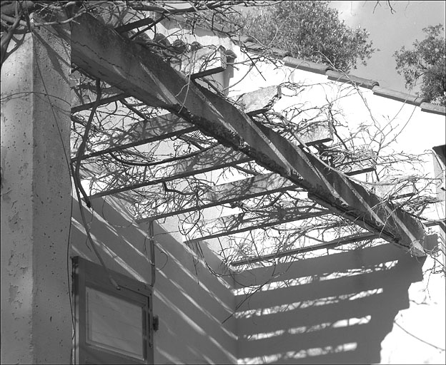 Colonie de vacances de Montélimar. Pavillon. Façade principale. La pergola. Détail.