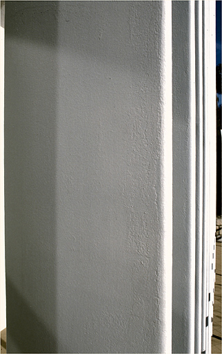 Détail : profilé d'une lame du pare-soleil, sur la façade sud.