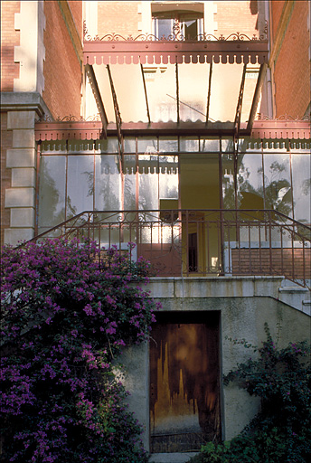 Villa. Marquise sur la façade sud.