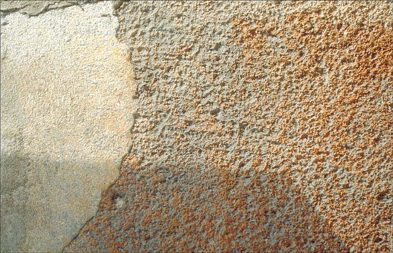 Détail: enduit sur façade ouest.