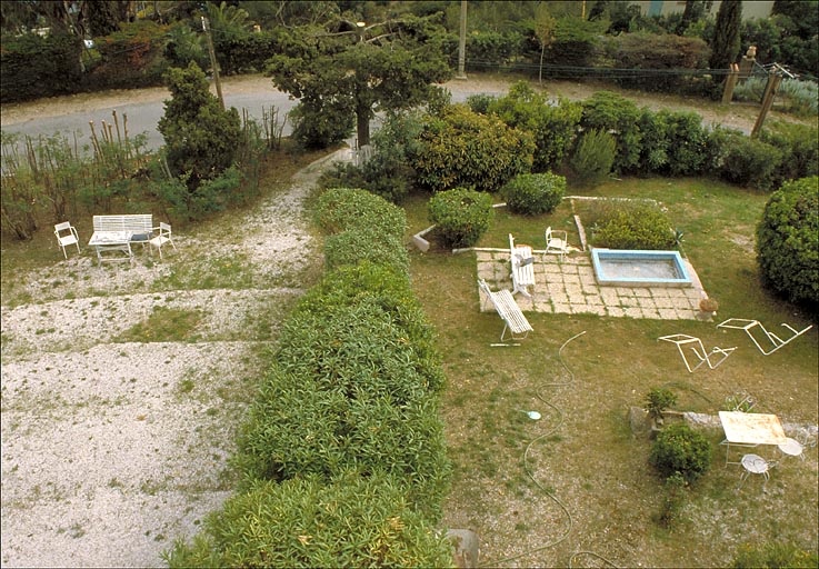 La partie antérieure du jardin vue depuis le toit.