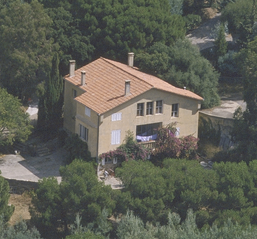 Vue aérienne prise depuis le sud-ouest : façade sud.