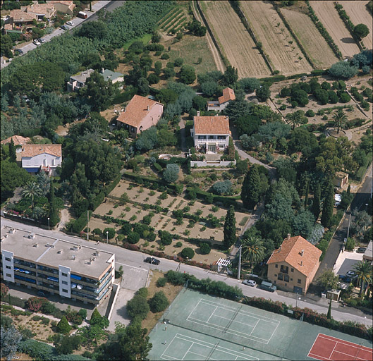 Vue aérienne de situation prise depuis le sud.