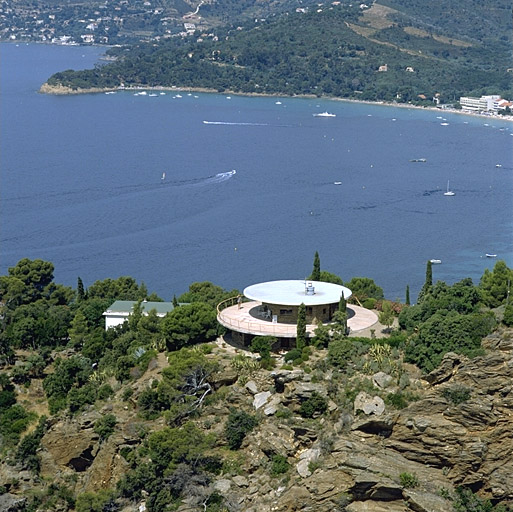 Vue aérienne rapprochée prise du nord.