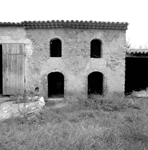 Porcherie, poulailler.