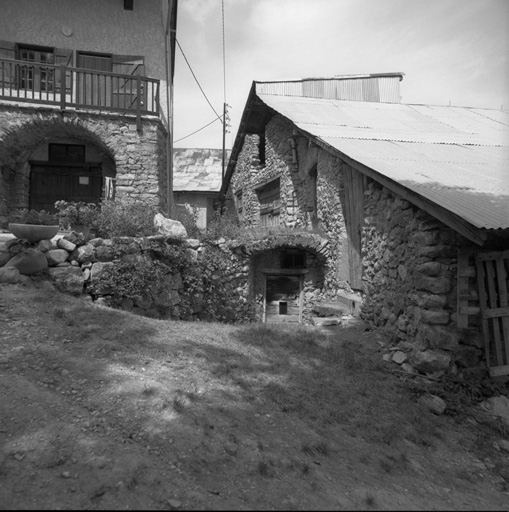 Villaron-Haut. Parcelles 175 et 176. Vue prise du sud-est.