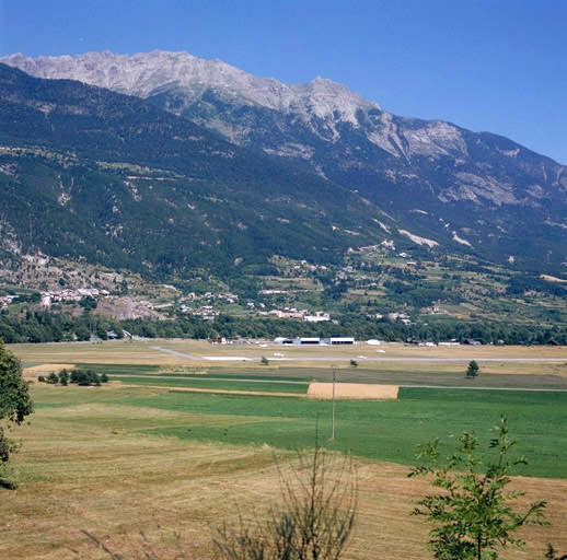 L'aérodrome, vue prise de l'ouest vers l'est