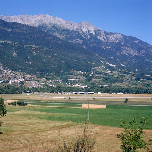 La rive gauche de la vallée. Vue prise de l'ouest