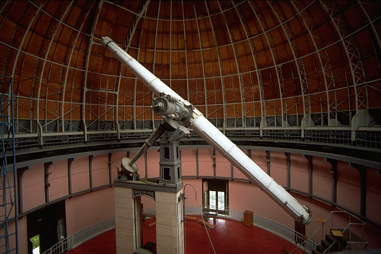 Vue générale de la lunette et de sa monture équatoriale allemande