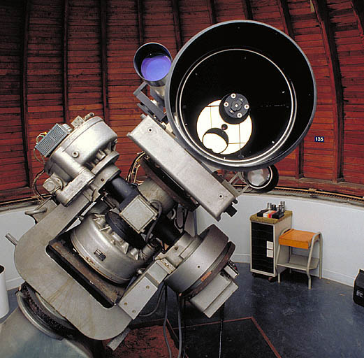 Vue du miroir du télescope et des oculaires des chercheurs