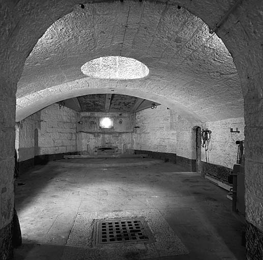 Abri 5 (casemate cuirassée). Intérieur de la chambre de tir.