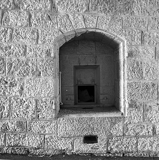 Bâtiment m. Passage couvert. Niche de lanterne d'éclairage de magasin à poudre.