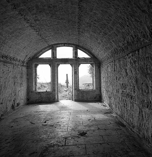 Intérieur d'un des abris-cavernes au sud du fort.